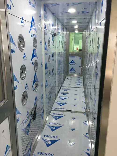 風(fēng)淋通道是工作人員進(jìn)入凈化區(qū)域前進(jìn)行人身凈化設(shè)備 風(fēng)淋通道是工作人員進(jìn)入凈化區(qū)域前進(jìn)行人身凈化設(shè)備