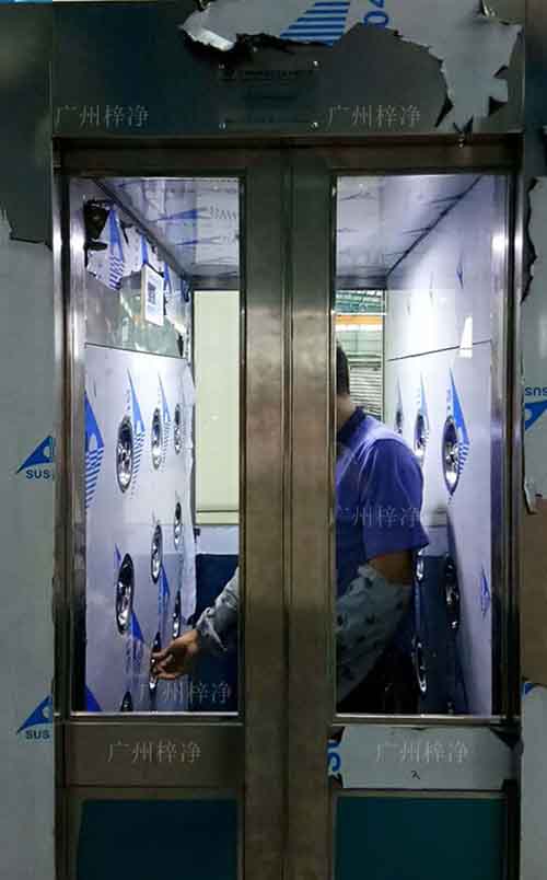 內(nèi)置自動門風(fēng)淋室工作區(qū) 內(nèi)置自動門風(fēng)淋室工作區(qū)